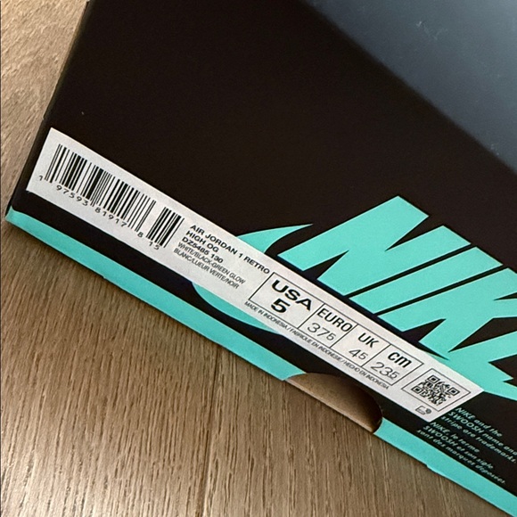 Air Jordan 1 Retro - Picture 12 of 12